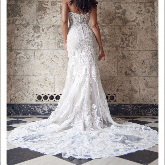 Vow’d Wedding Dress - Picture 3 of 5